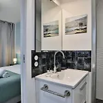 Quai Ouest - Elegante Maison Avec Piscine Feriehus