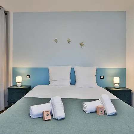 Quai Ouest - élégante Maison Avec Piscine Hébergement de vacances