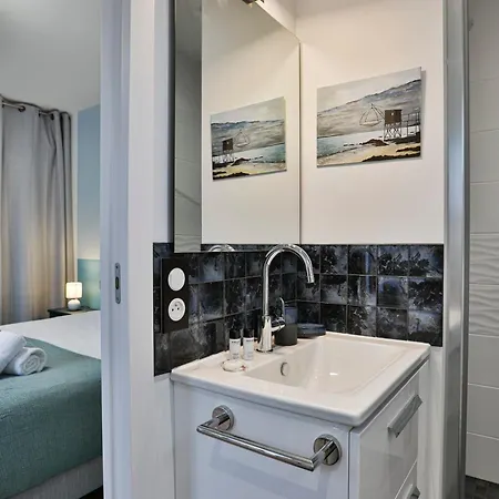 Quai Ouest - élégante Maison Avec Piscine Hébergement de vacances