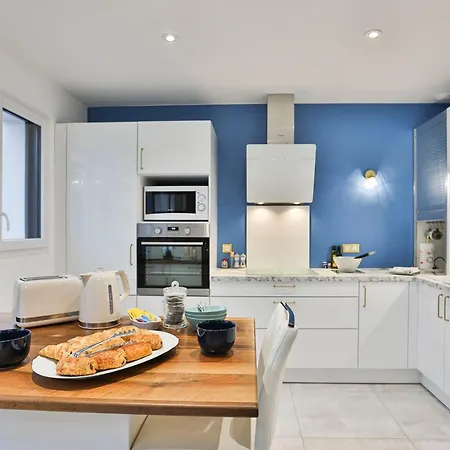 Quai Ouest - Elegante Maison Avec Piscine Feriehus
