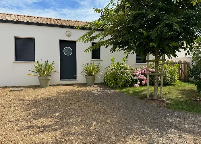 Hébergement de vacances élégante Maison Avec Piscine *