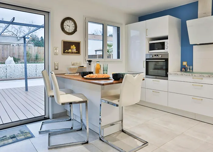 Hébergement de vacances élégante Maison Avec Piscine