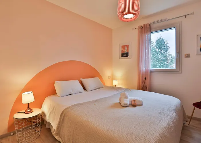 Hébergement de vacances élégante Maison Avec Piscine *