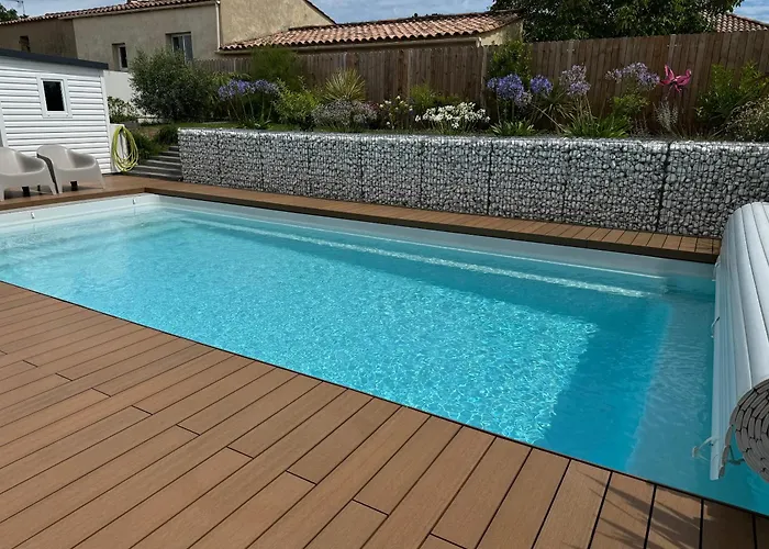 Hébergement de vacances élégante Maison Avec Piscine *