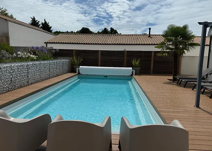 Hébergement de vacances élégante Maison Avec Piscine